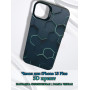 Чехол для iPhone 15 Plus с 3D принтом Соты с перепадом темно-синего цвета, накладка силиконовая, рамка черная