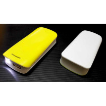 Стильный Универсальный внешний аккумулятор Power Bank для смартфонов 5600mAh 5.0V с фонариком